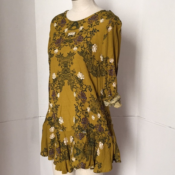 Free People Tops - FP Floral 70s Green Tunic w/pockets